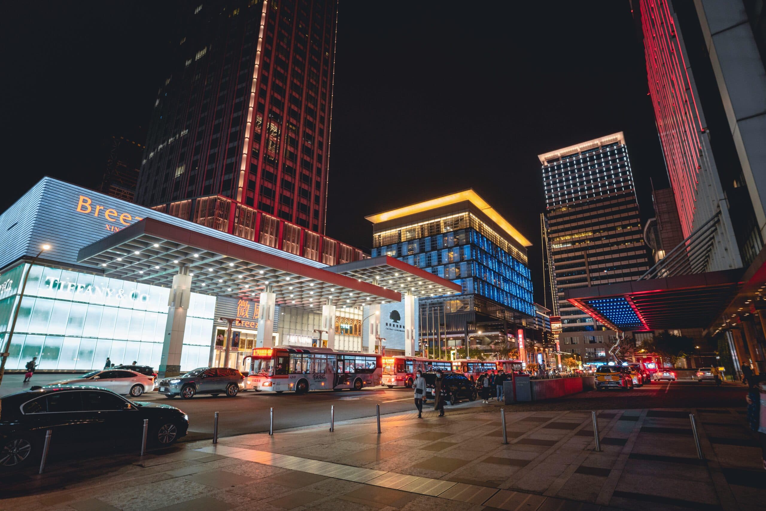 Convenient Tour Bus NYC 24/7: Cruise Through the Big Apple's Buzzing Heart 3 tour bus NYC